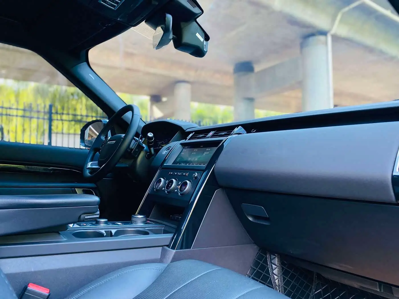 Land Rover Discovery 2020 — Фото 8/18