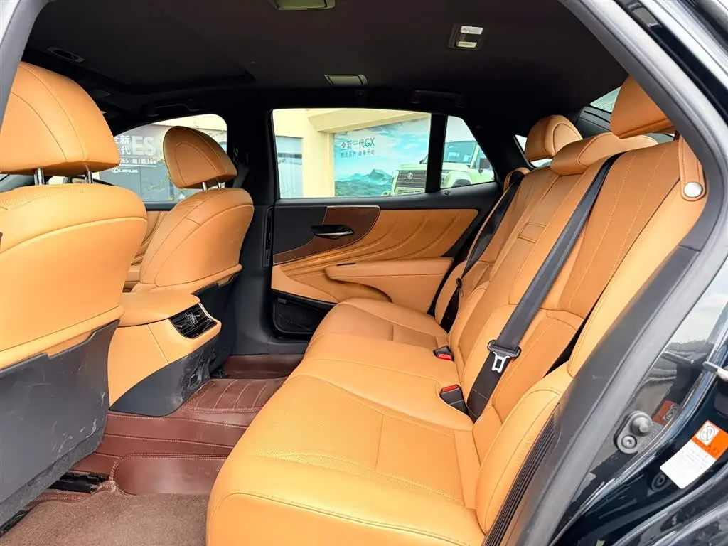 Lexus LS 2021 — Photo 6/9