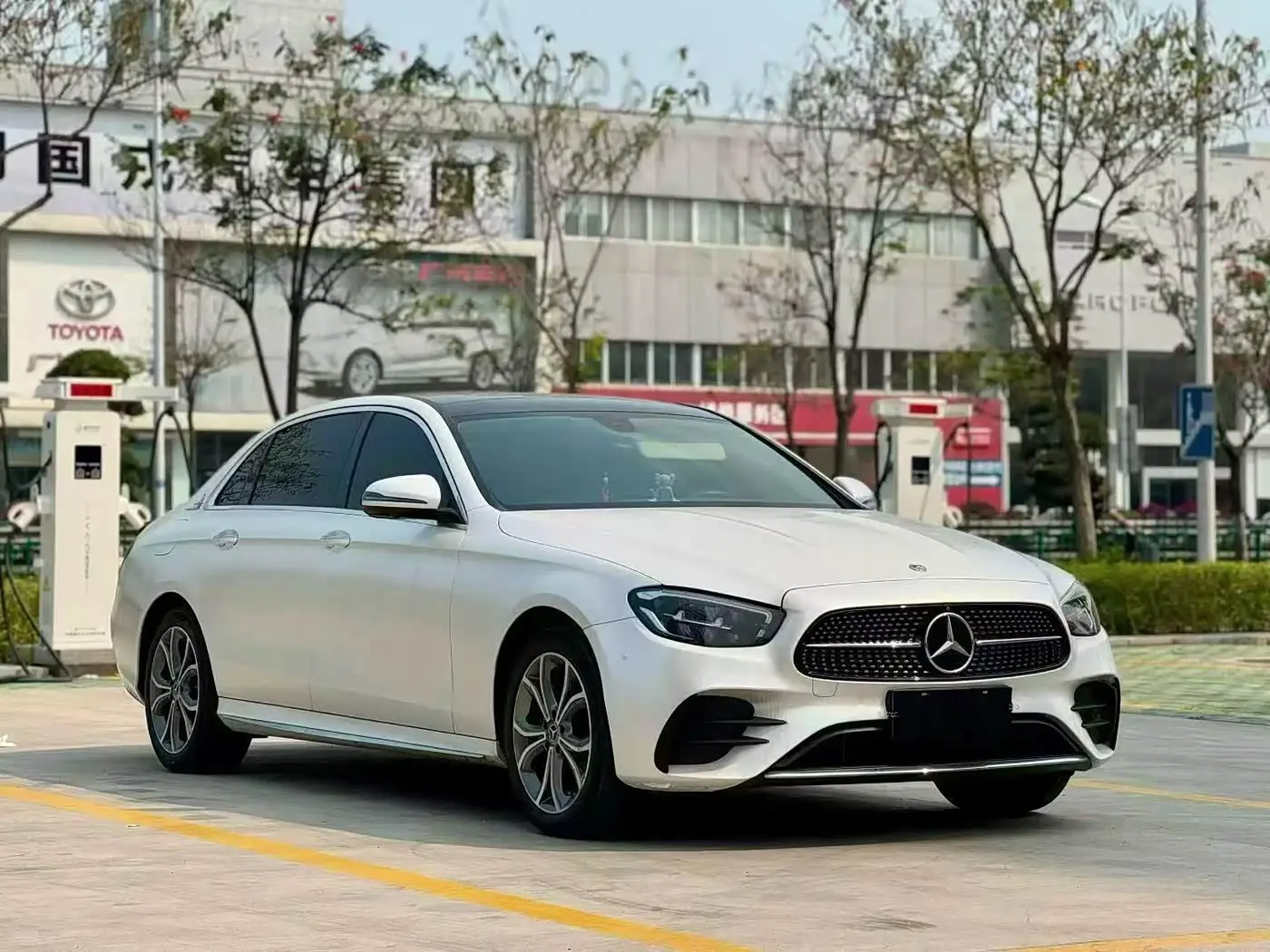 Mercedes-Benz E-Class 2023 — Photo 3/9
