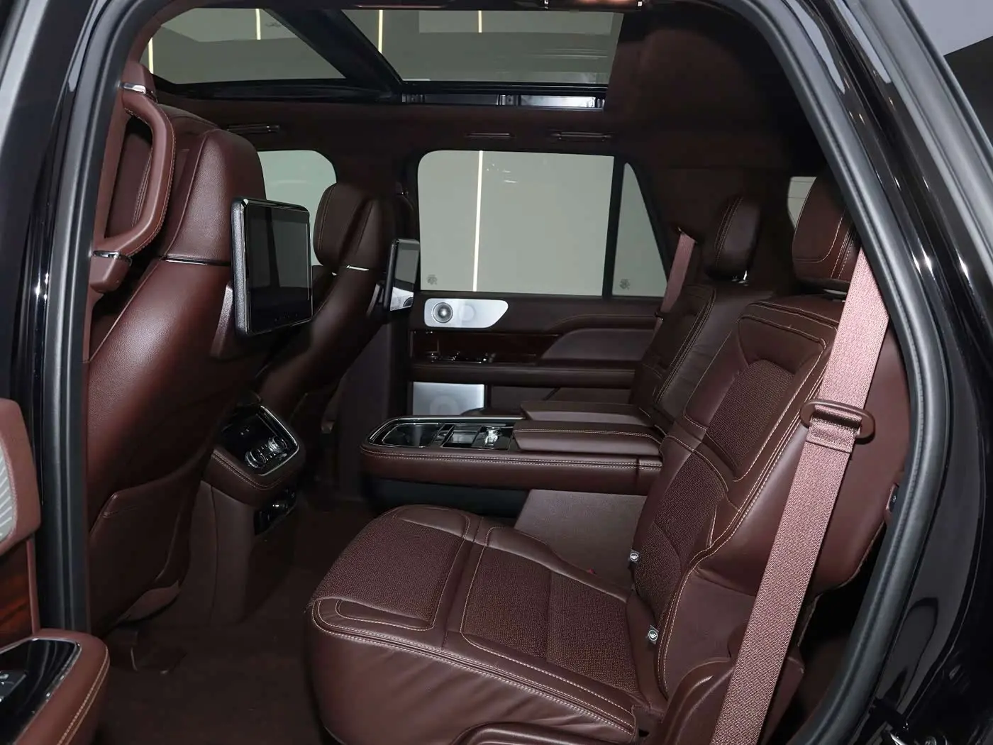 Lincoln Navigator 2023 — Photo 10/15