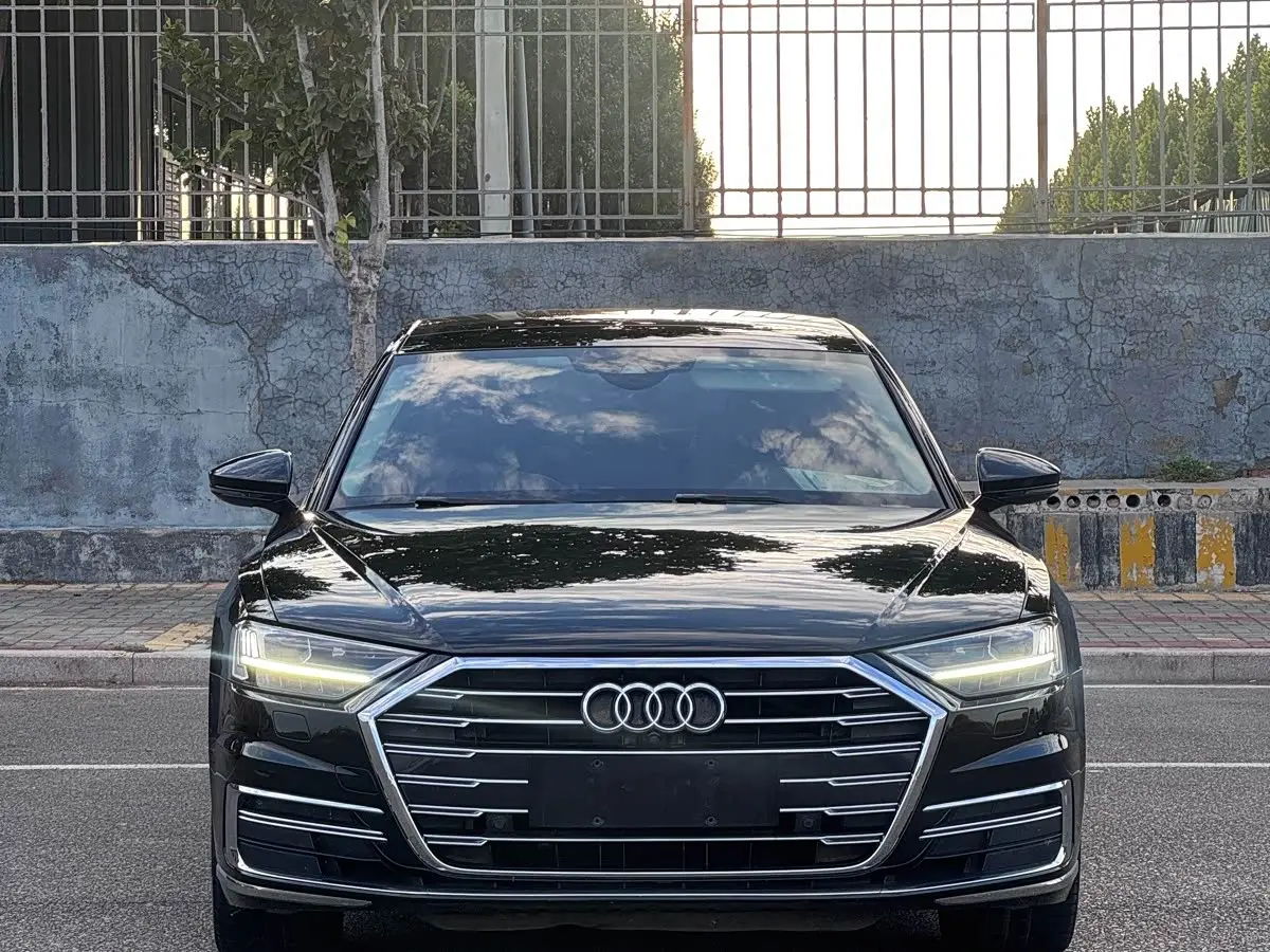 Audi A8 2020 — Фото 1/9