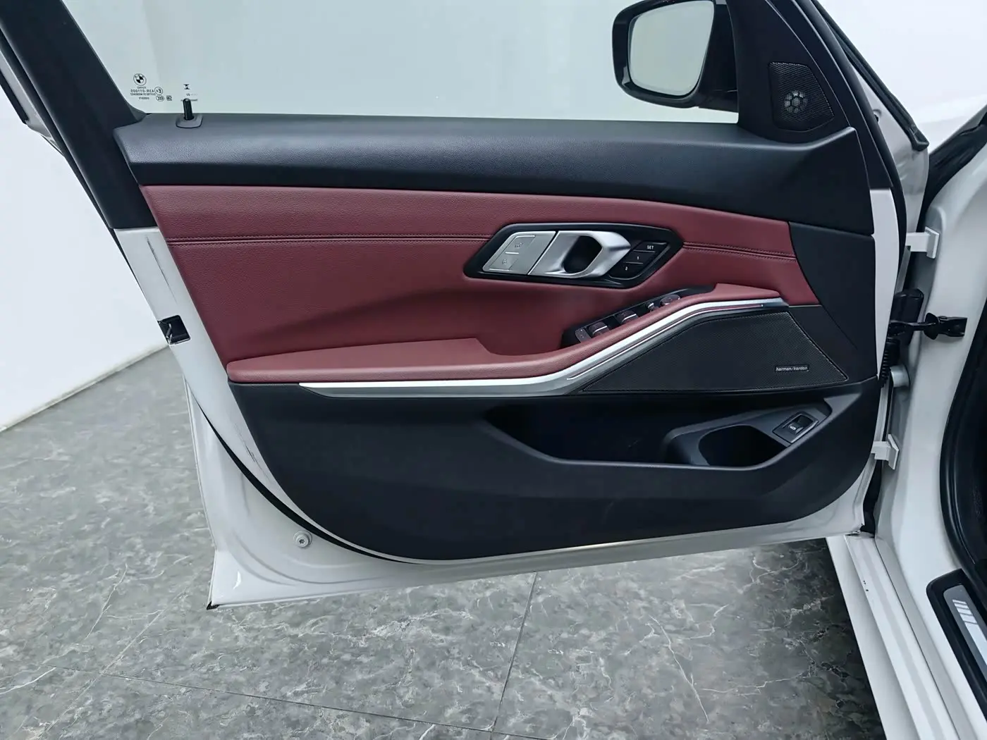 BMW 3 Series 2022 — Photo 19/20