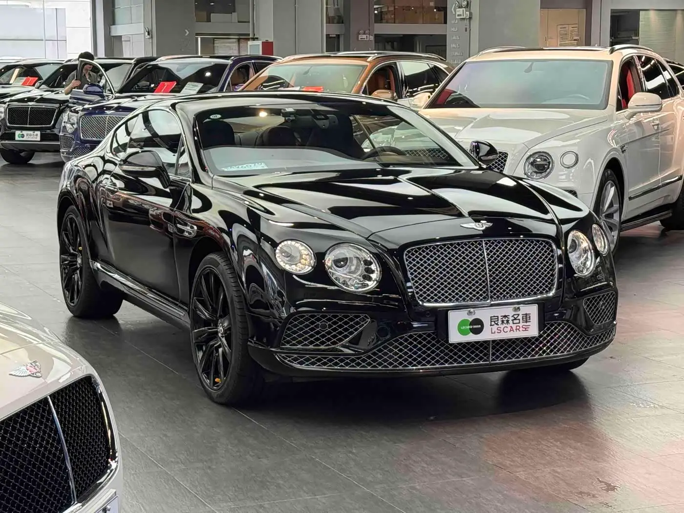 Bentley Continental 2018 — Фото 3/16