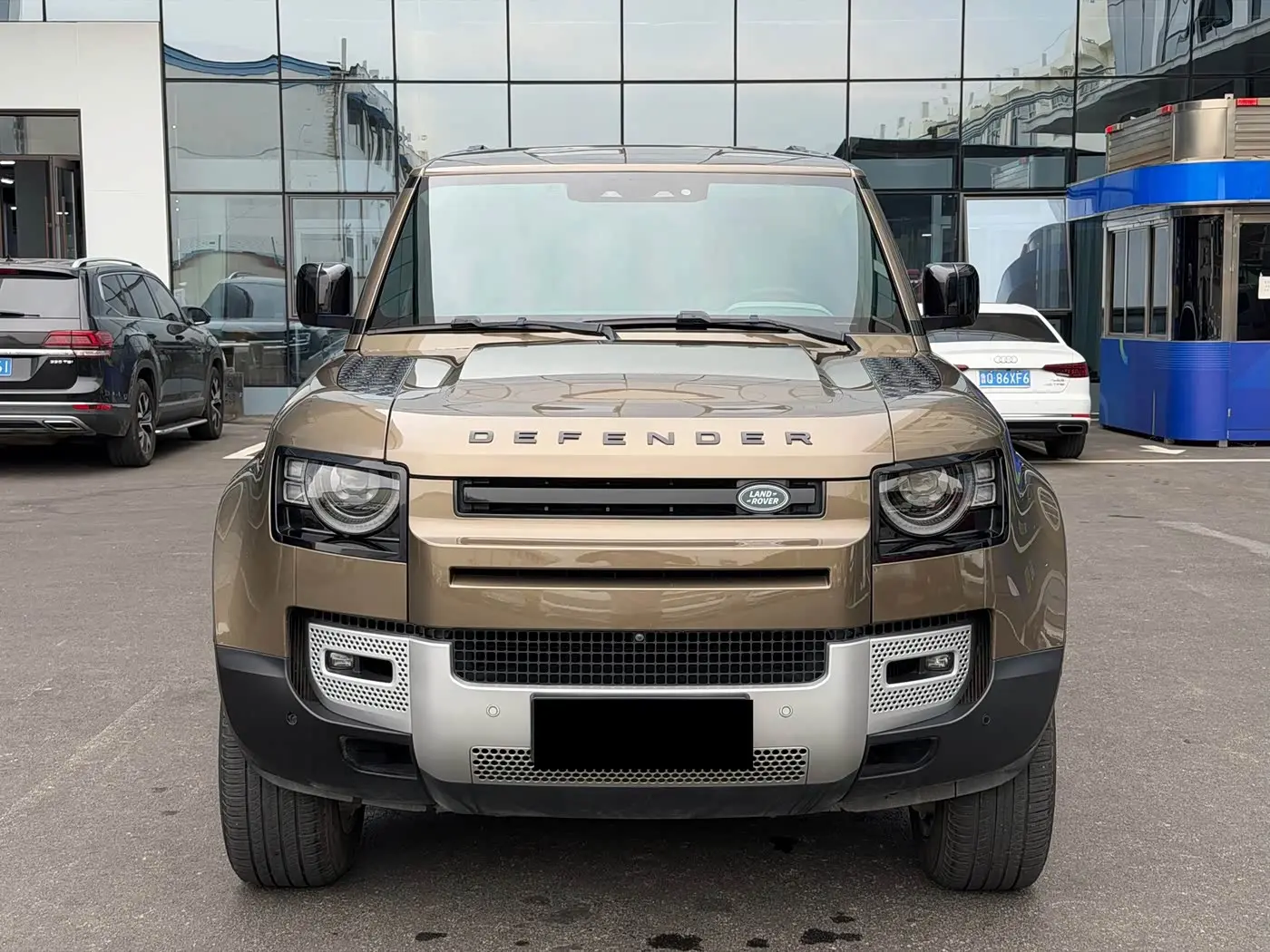 Land Rover Defender 2022 — Photo 1/14