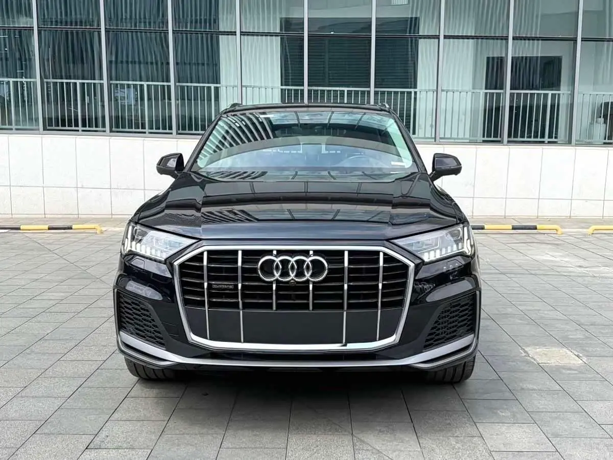 Audi Q7 2021 — Photo 2/18