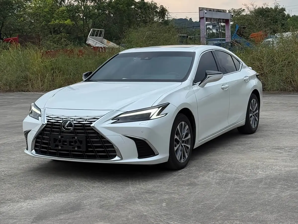 Lexus ES 2025 — Photo 3/16