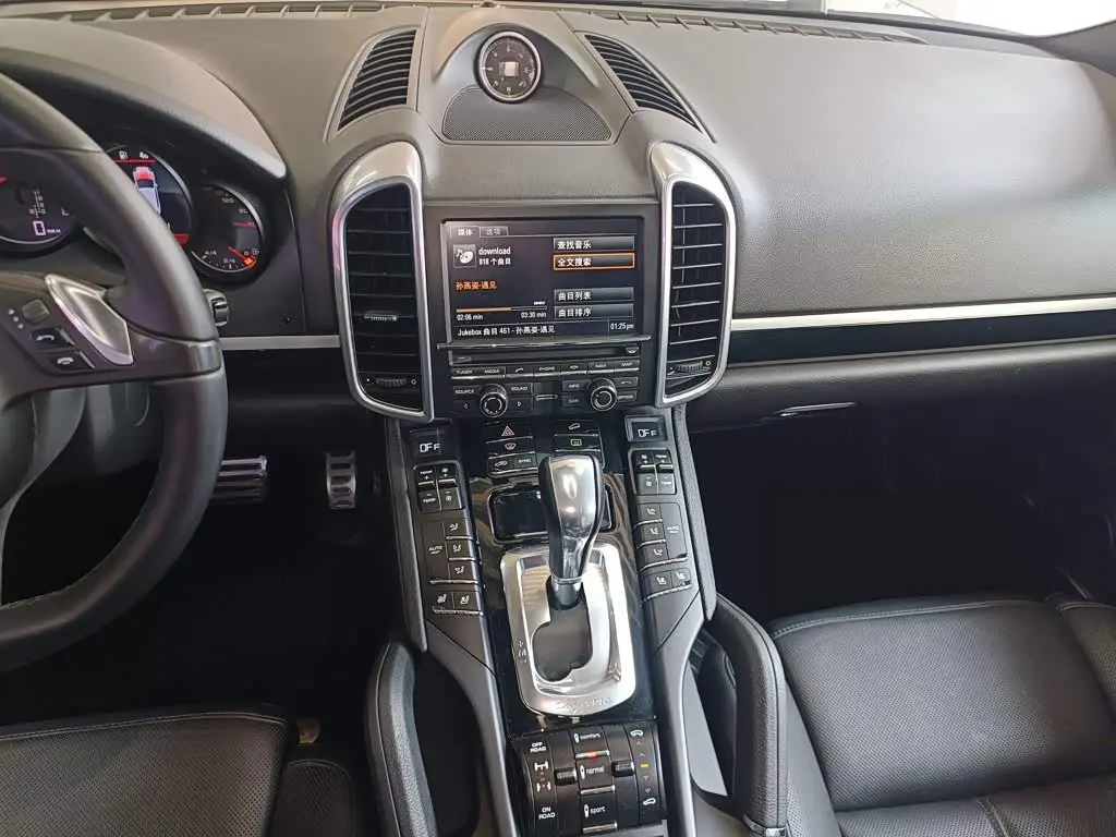 Porsche Cayenne 2014 — Photo 11/20