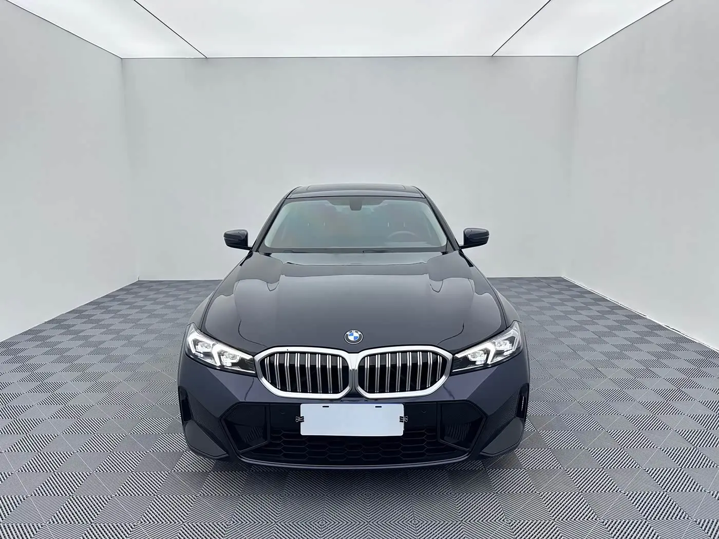 BMW 3 Series 2023 — Photo 2/18