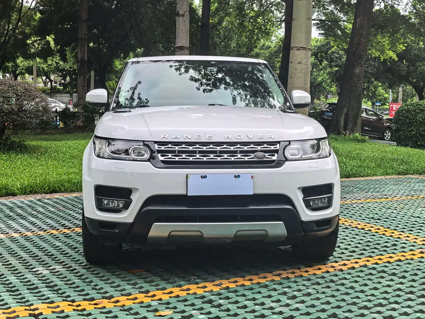 Land Rover Range Rover Sport 2017 — Photo 2/20