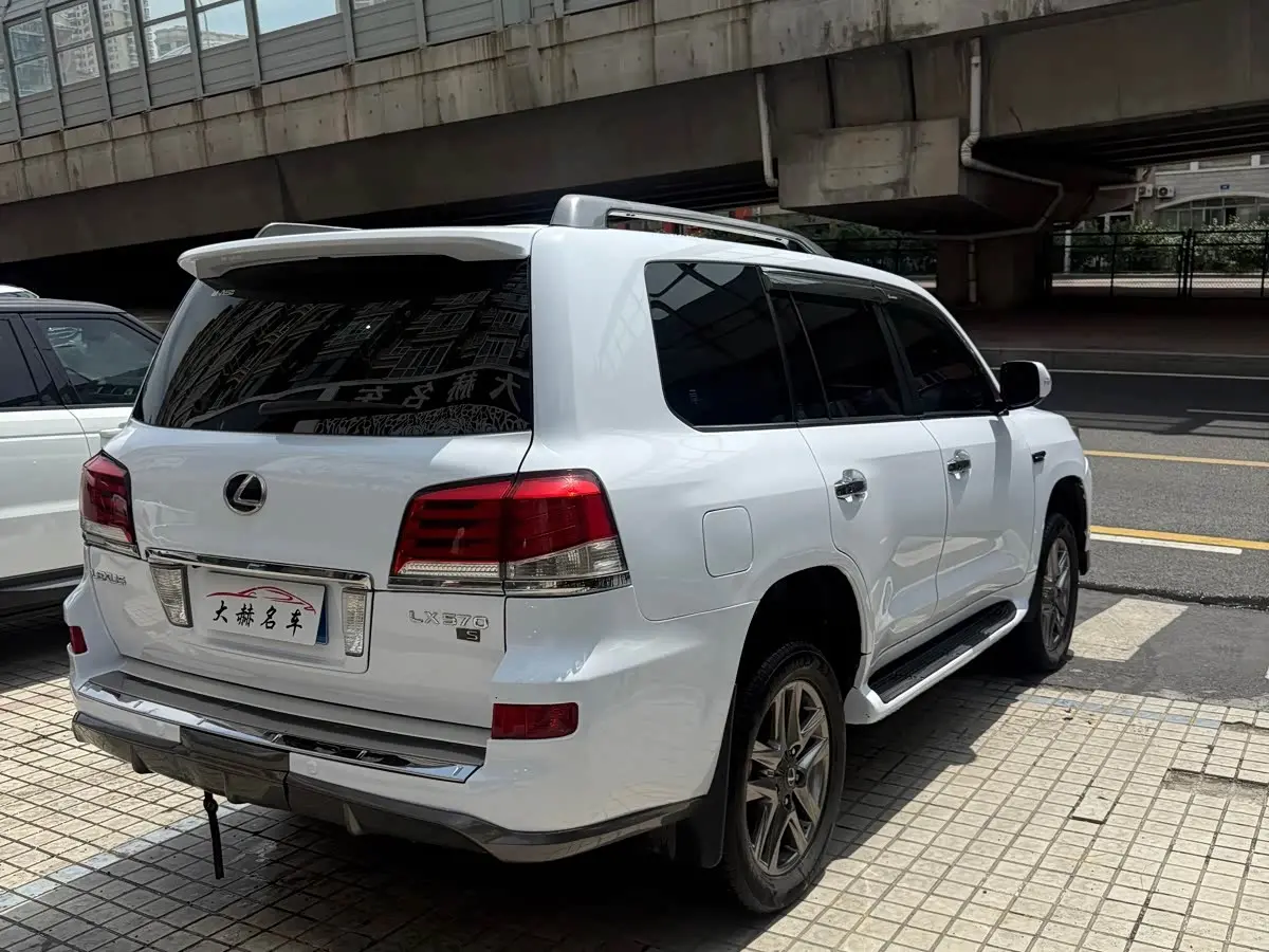Lexus LX 2009 — Photo 6/17
