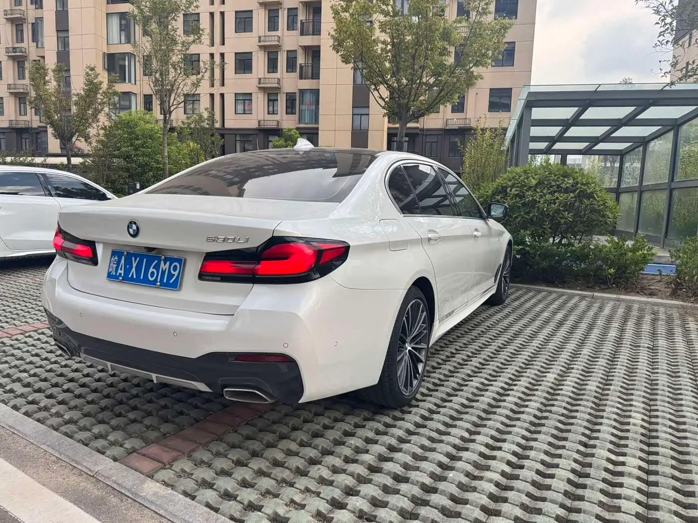 BMW 5 Series 2021 — Photo 10/10