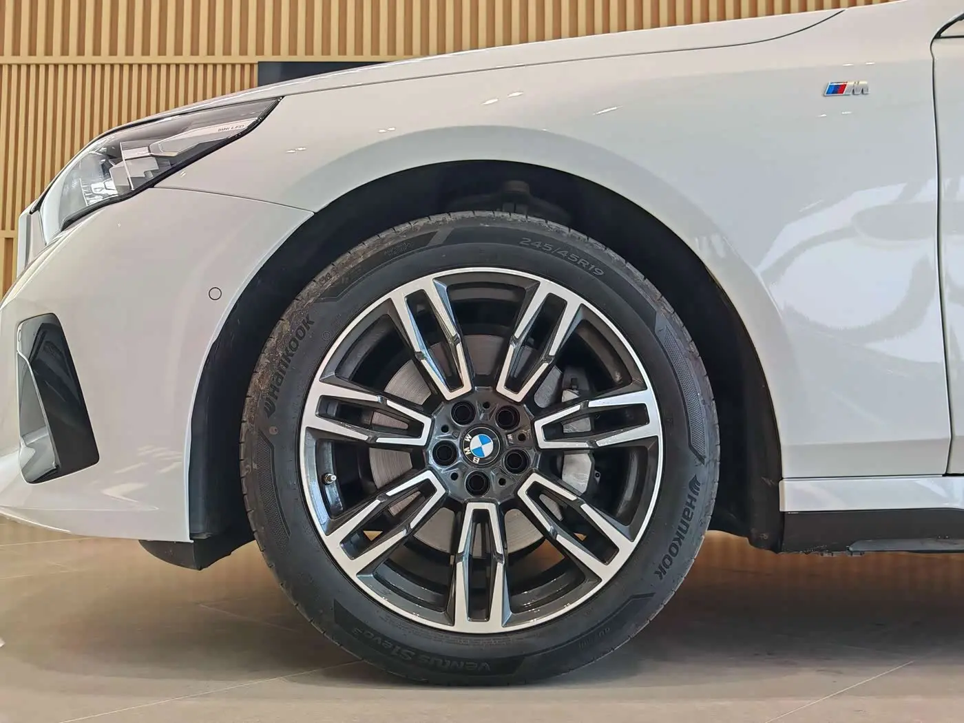 BMW 5 Series 2025 — Photo 6/20