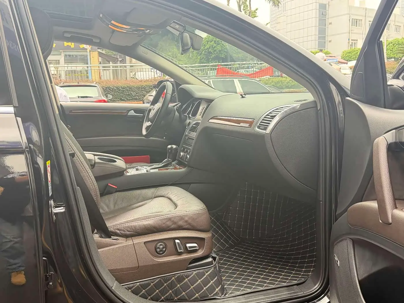 Audi Q7 2015 — Photo 8/13