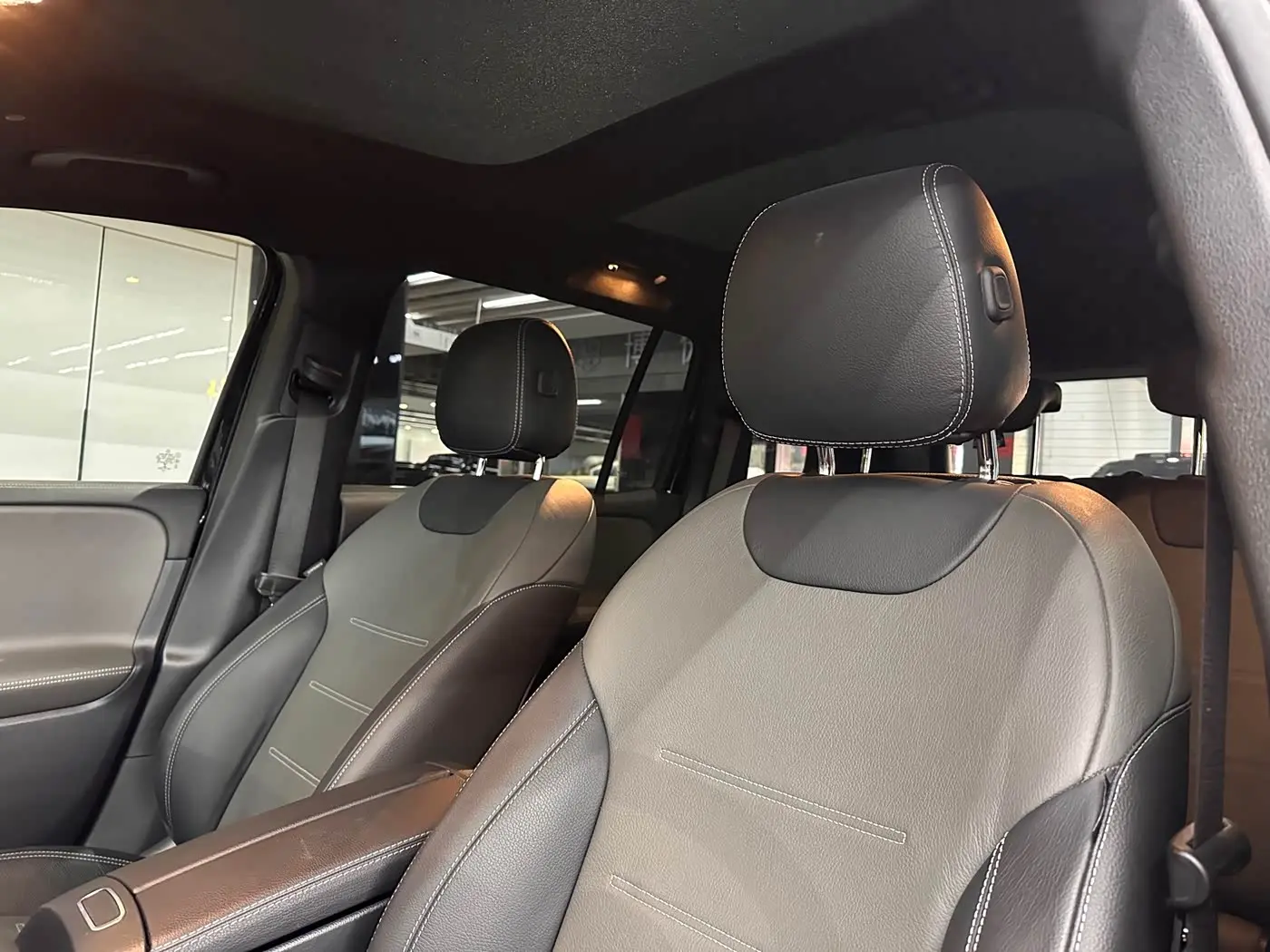 Mercedes-Benz GLB AMG 2023 — Şəkil 6/20