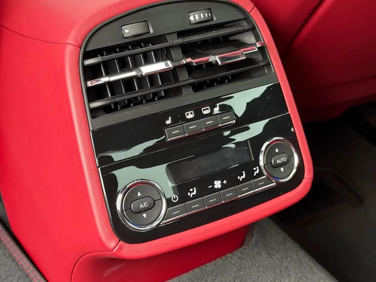 Maserati Quattroporte 2022 — Photo 9/17