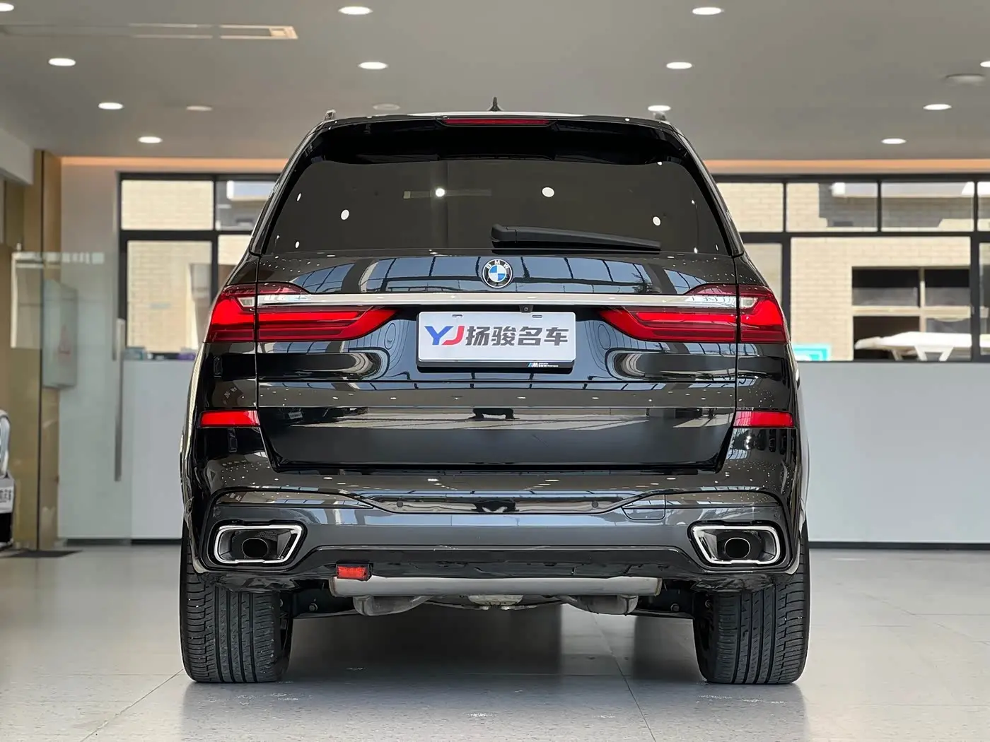 BMW X7 2022 — Photo 4/14