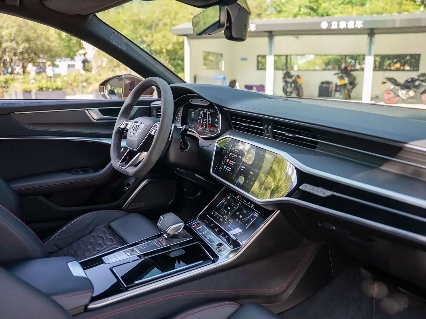 Audi RS 6 2023 — Фото 15/18