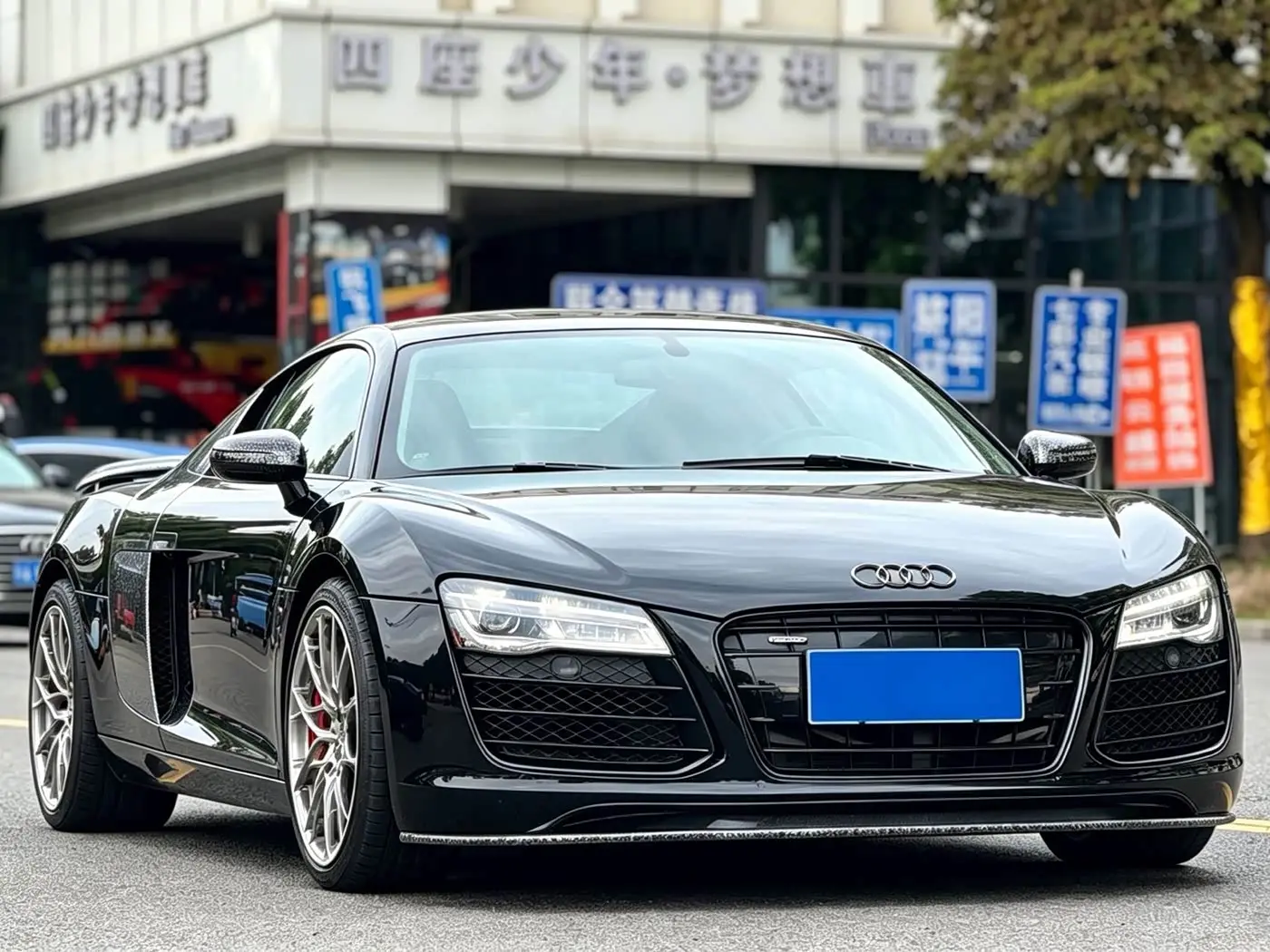 Audi R8 2017 — Фото 2/10