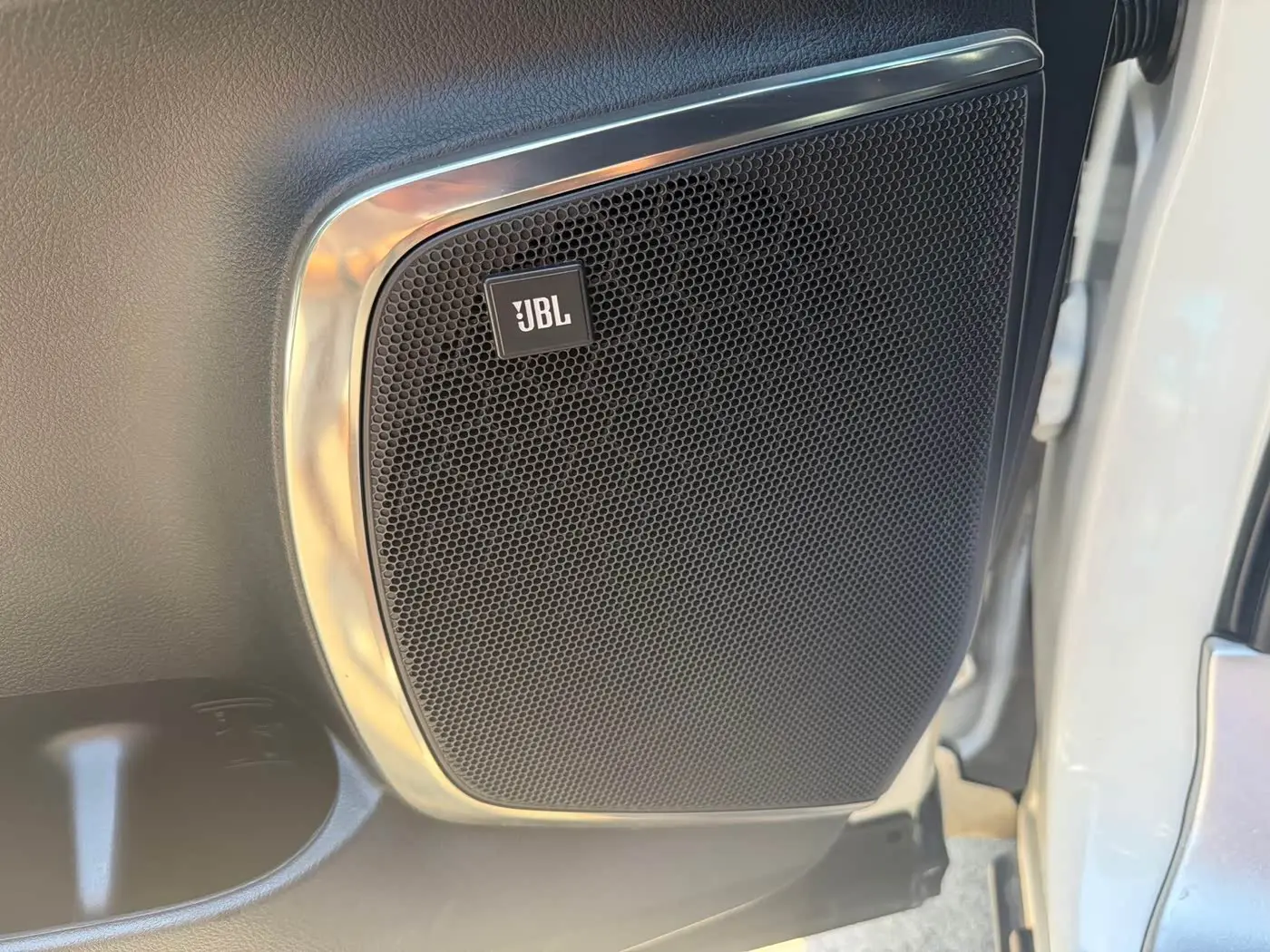 Toyota Alphard 2021 — Photo 8/20