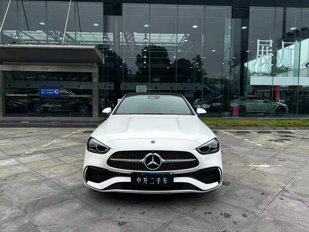 Mercedes-Benz C-Class 2025 — Photo 2/19