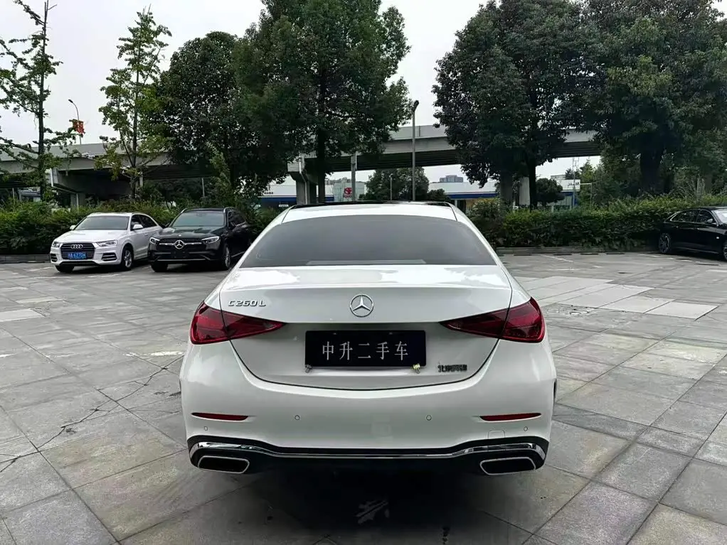 Mercedes-Benz C-Class 2025 — Photo 7/19