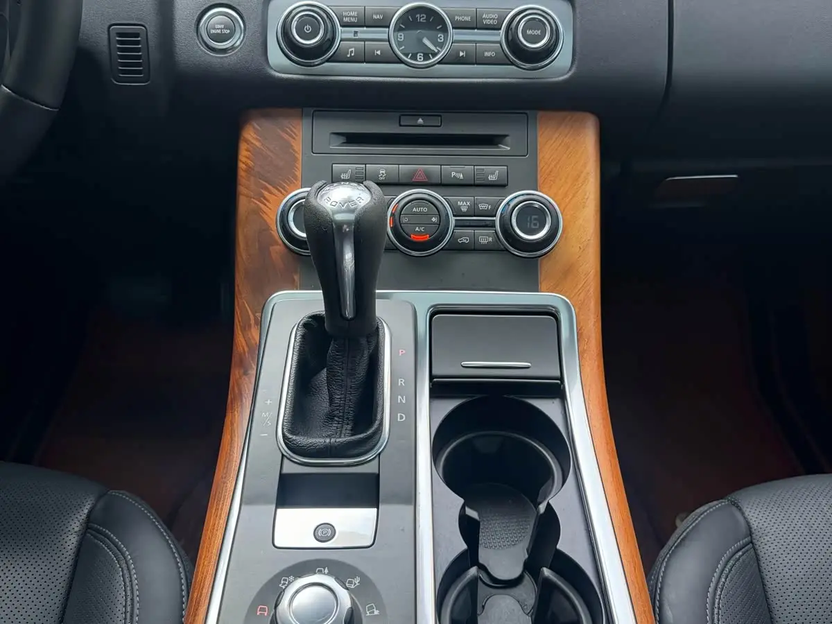 Land Rover Range Rover Sport 2011 — Photo 16/18