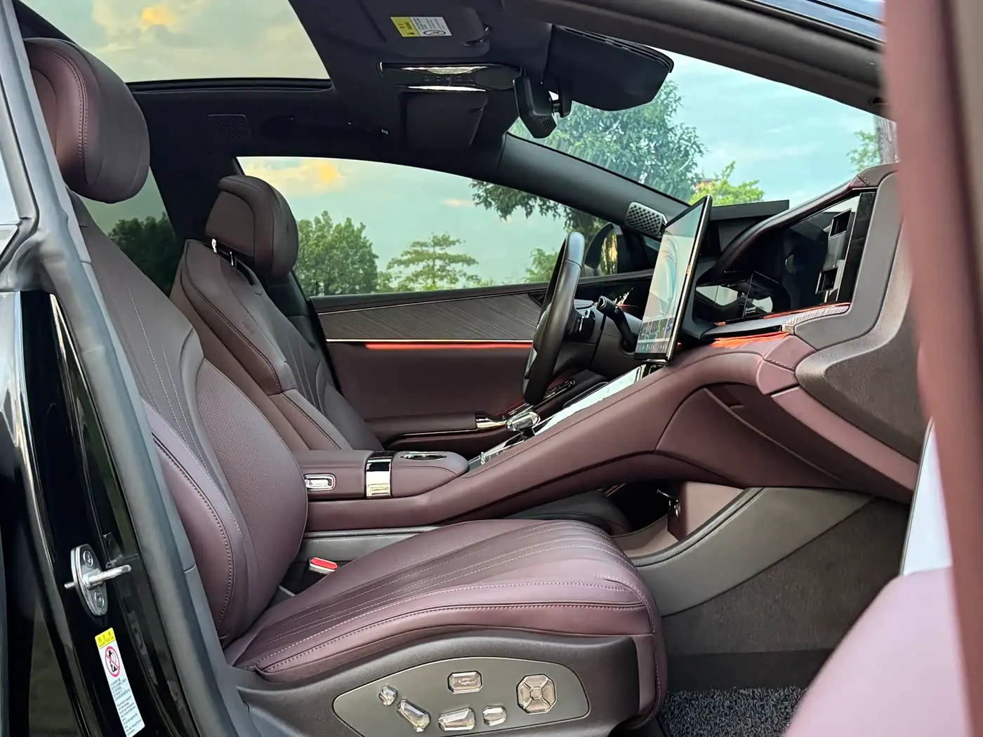 Denza Z9GT 2025 — Photo 13/20