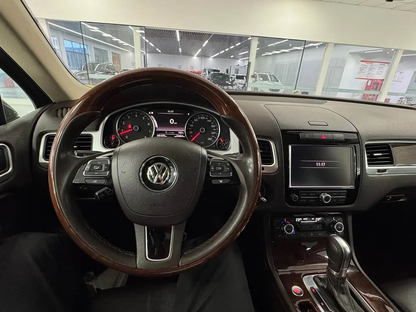 Volkswagen Touareg 2015 — Фото 14/15