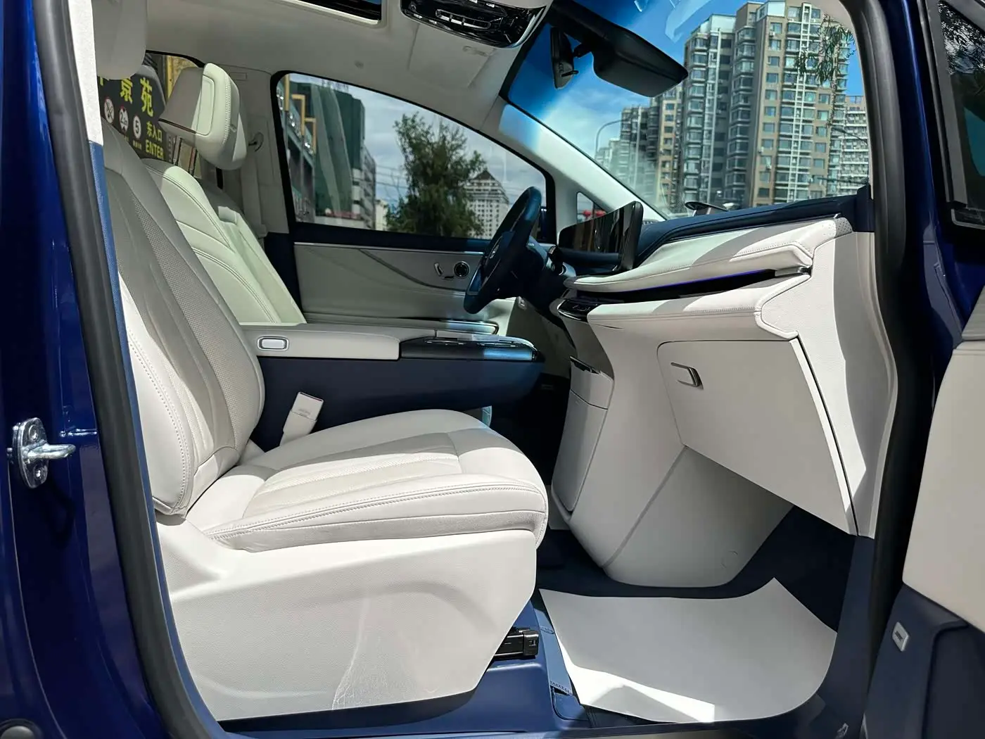 Buick GL8 New Energy 2025 — Photo 18/20