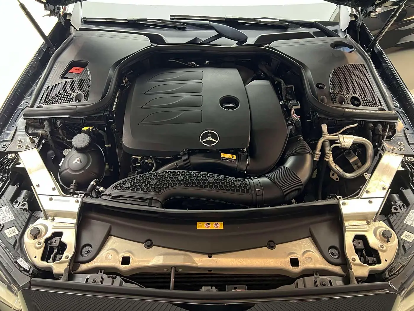 Mercedes-Benz E-Class 2023 — Şəkil 17/20