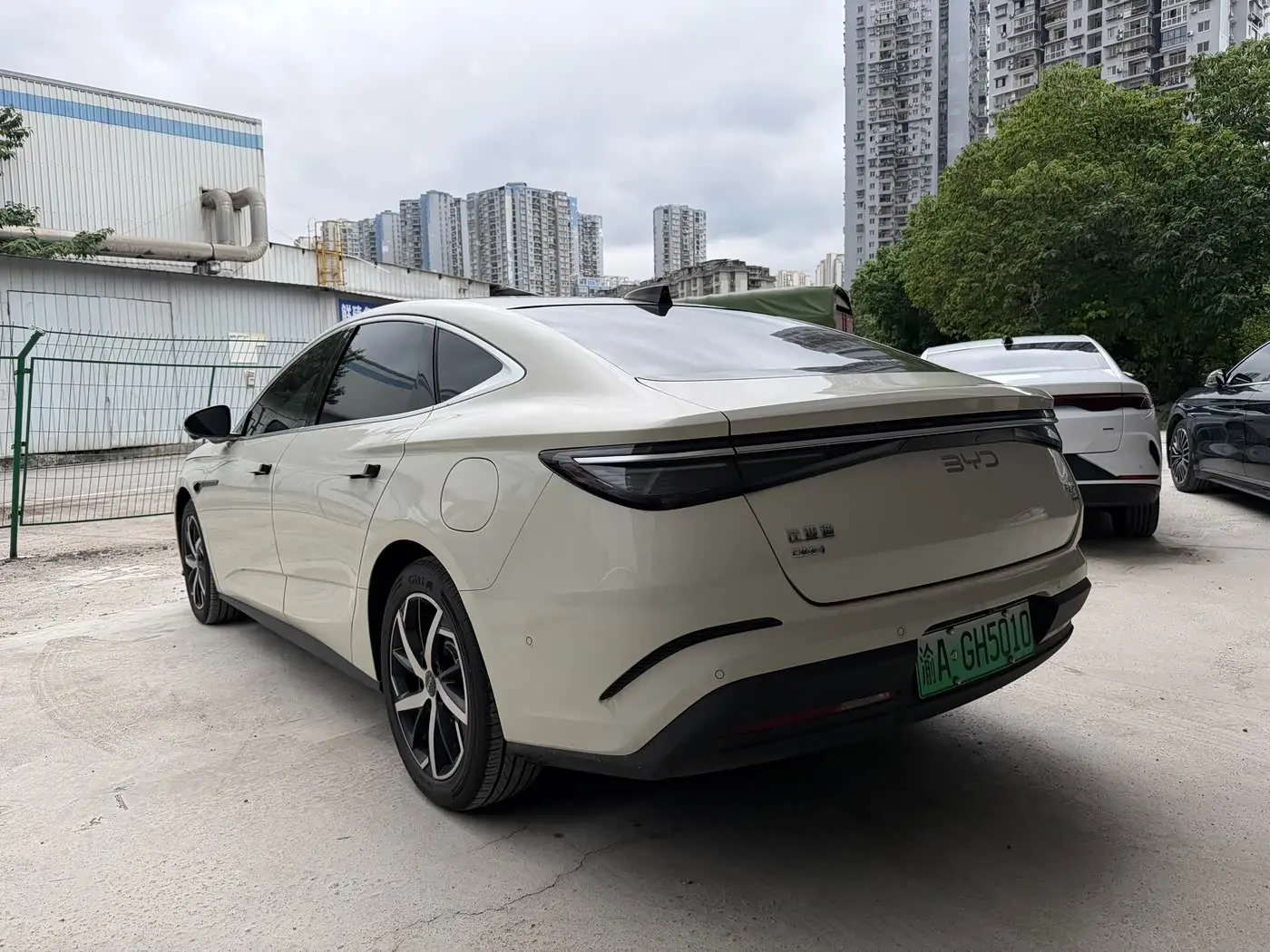 BYD Seal 07 DM-i 2025 — Photo 8/9