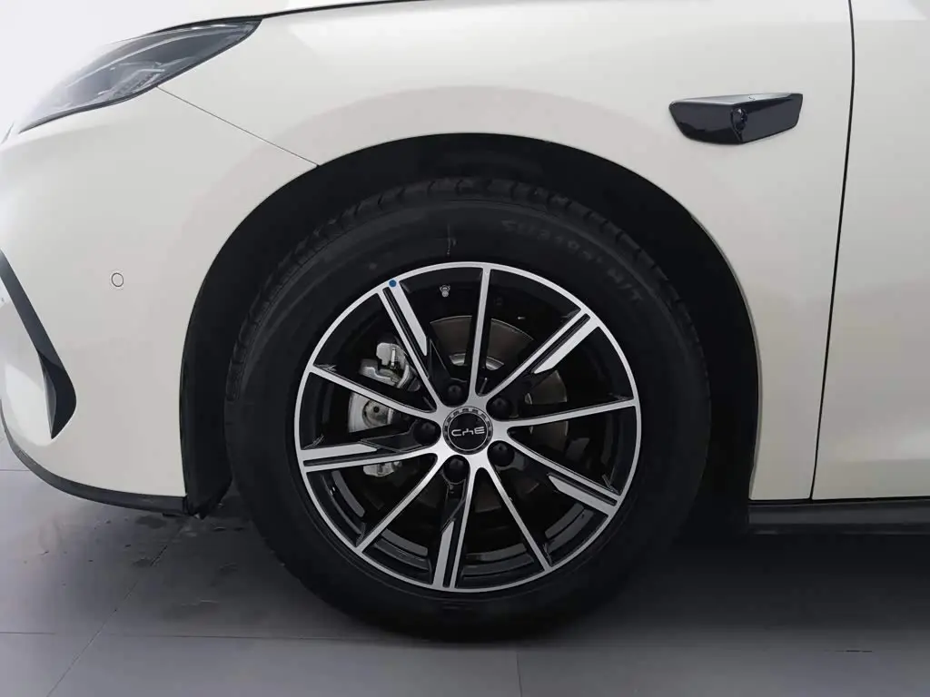 BYD Seal 06 DM-i Touring 2025 — Photo 17/20