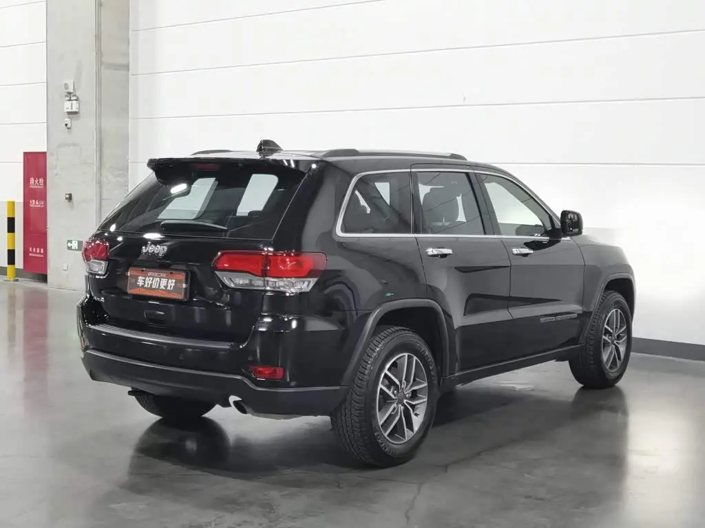 Jeep Grand Cherokee 2021 — Фото 2/20