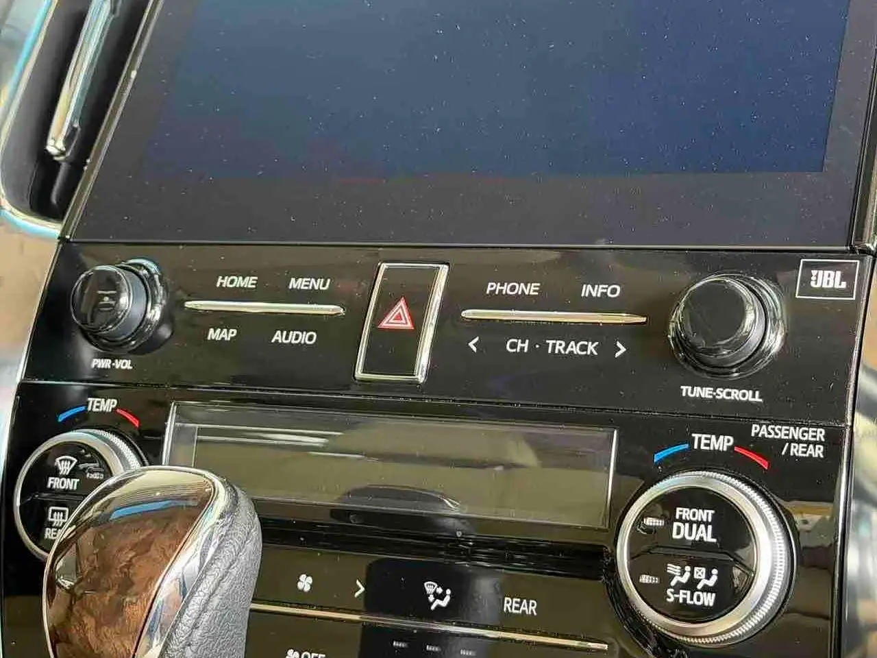 Toyota Alphard 2021 — Photo 9/12