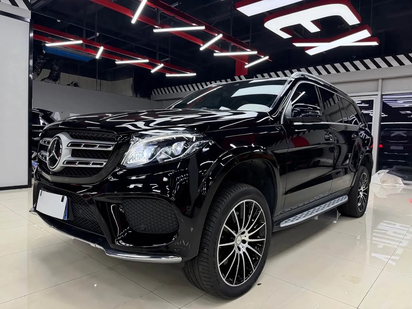 Mercedes-Benz GLS 2016 — Photo 8/20
