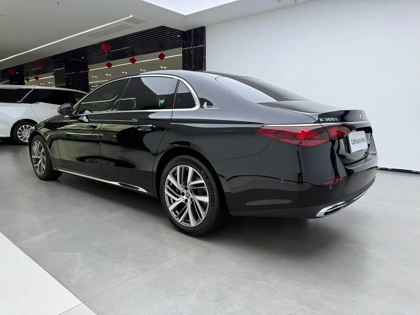 Mercedes-Benz E-Class 2024 — Photo 4/17