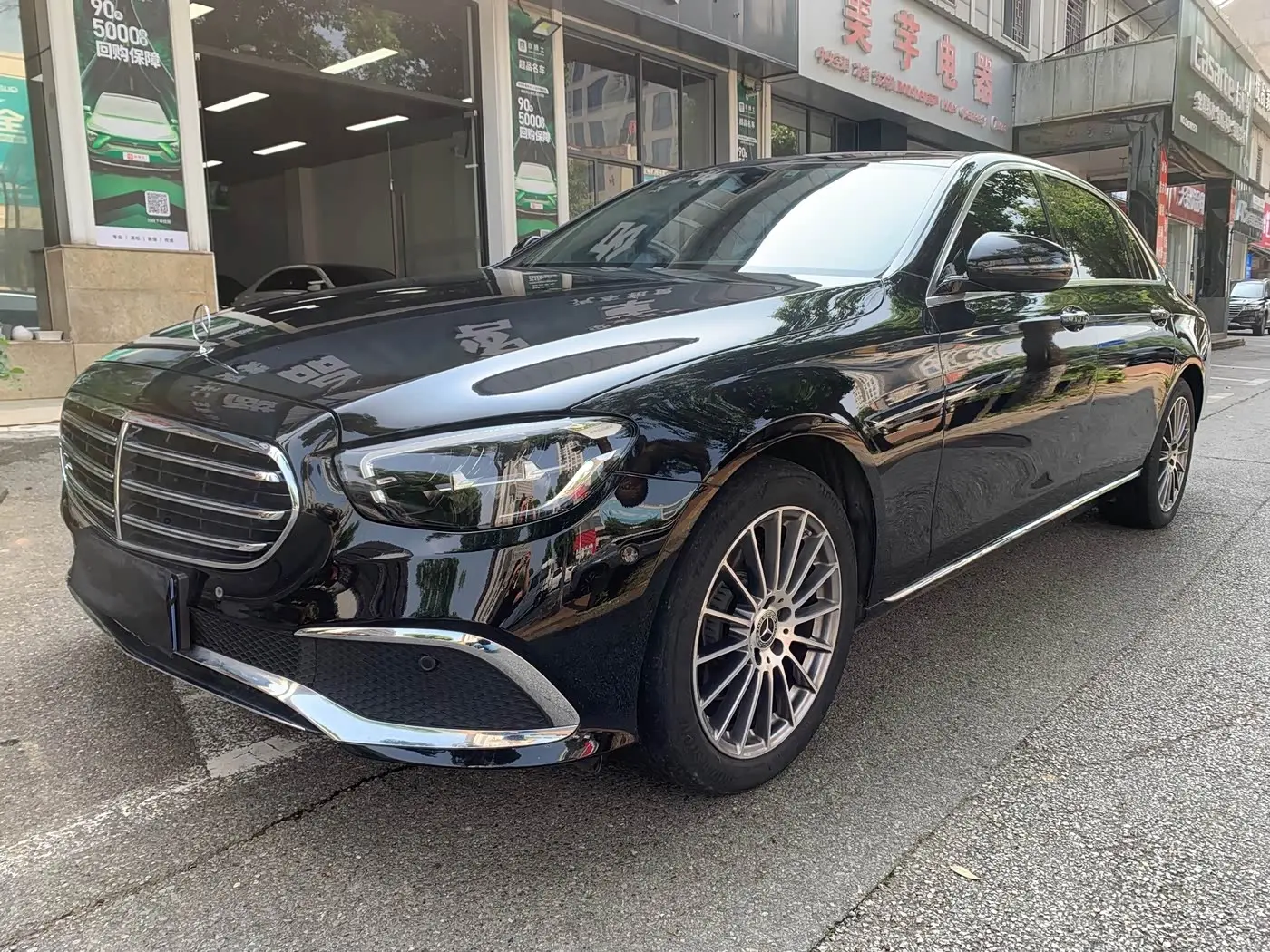 Mercedes-Benz E-Class 2023 — Photo 1/20