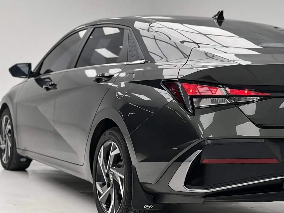 Hyundai Elantra 2025 — Şəkil 7/20