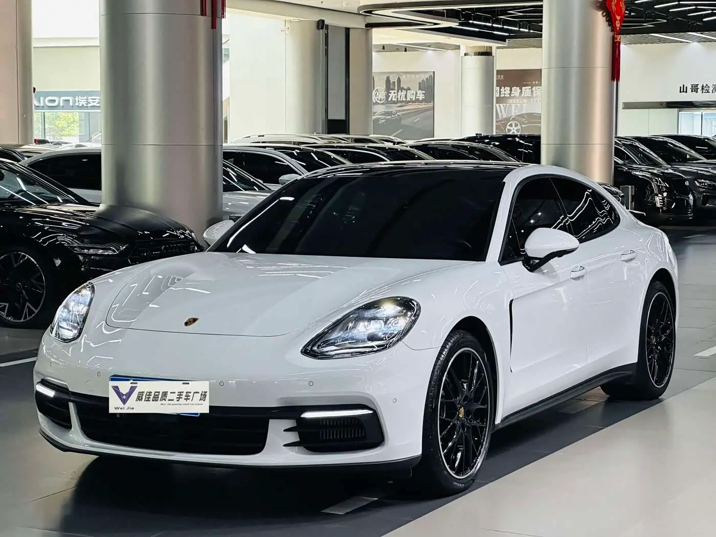 Porsche Panamera 2020 — Photo 1/9