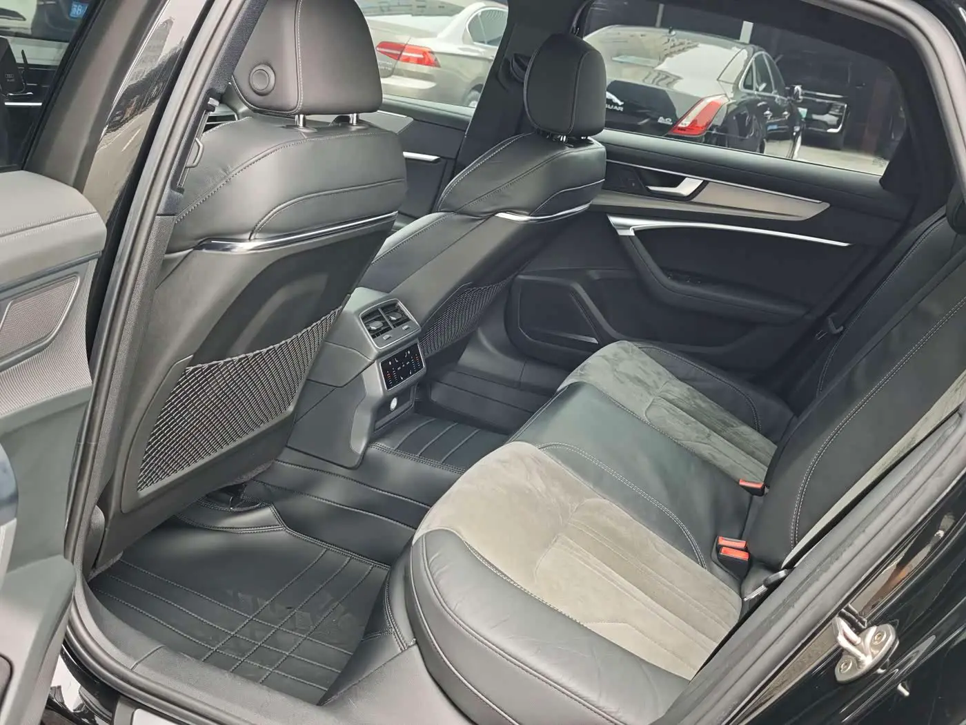 Audi A6L 2021 — ფოტო 14/16