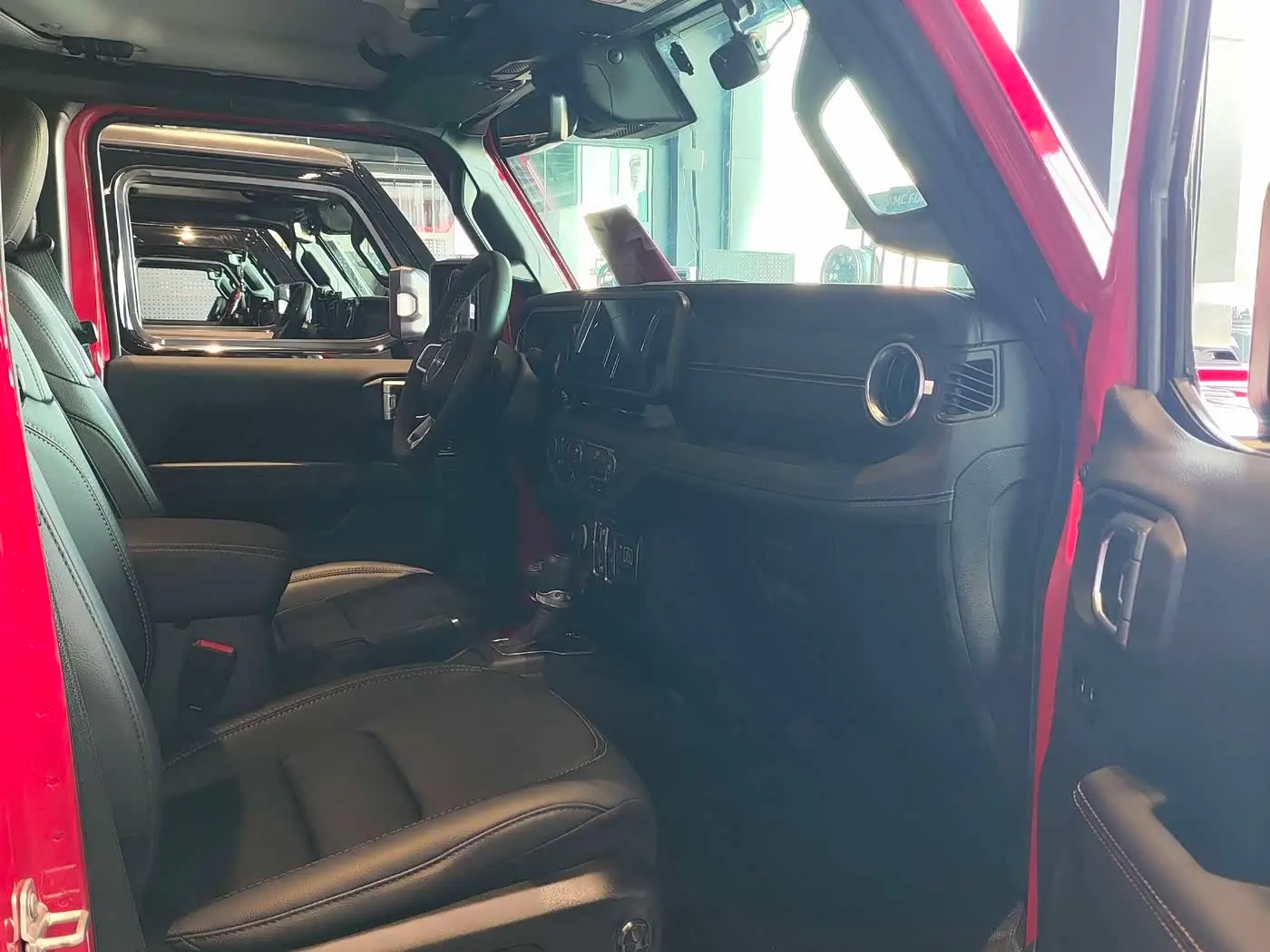 Jeep Wrangler 4xe 2025 — Фото 7/19