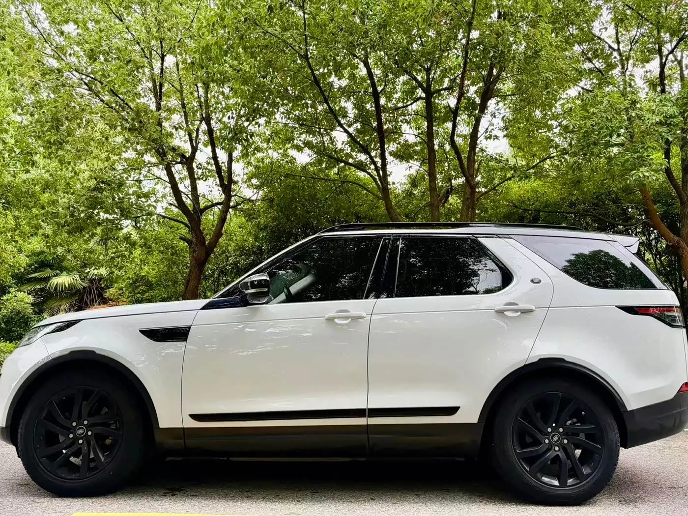 Land Rover Discovery 2019 — Photo 3/10