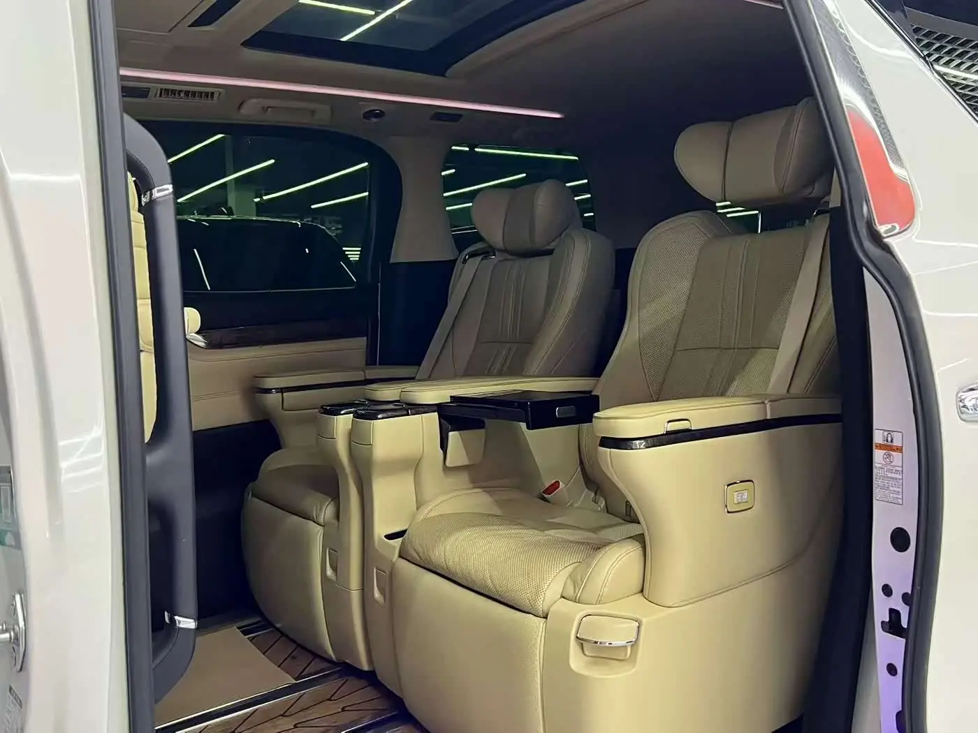 Toyota Alphard 2020 — Photo 6/9