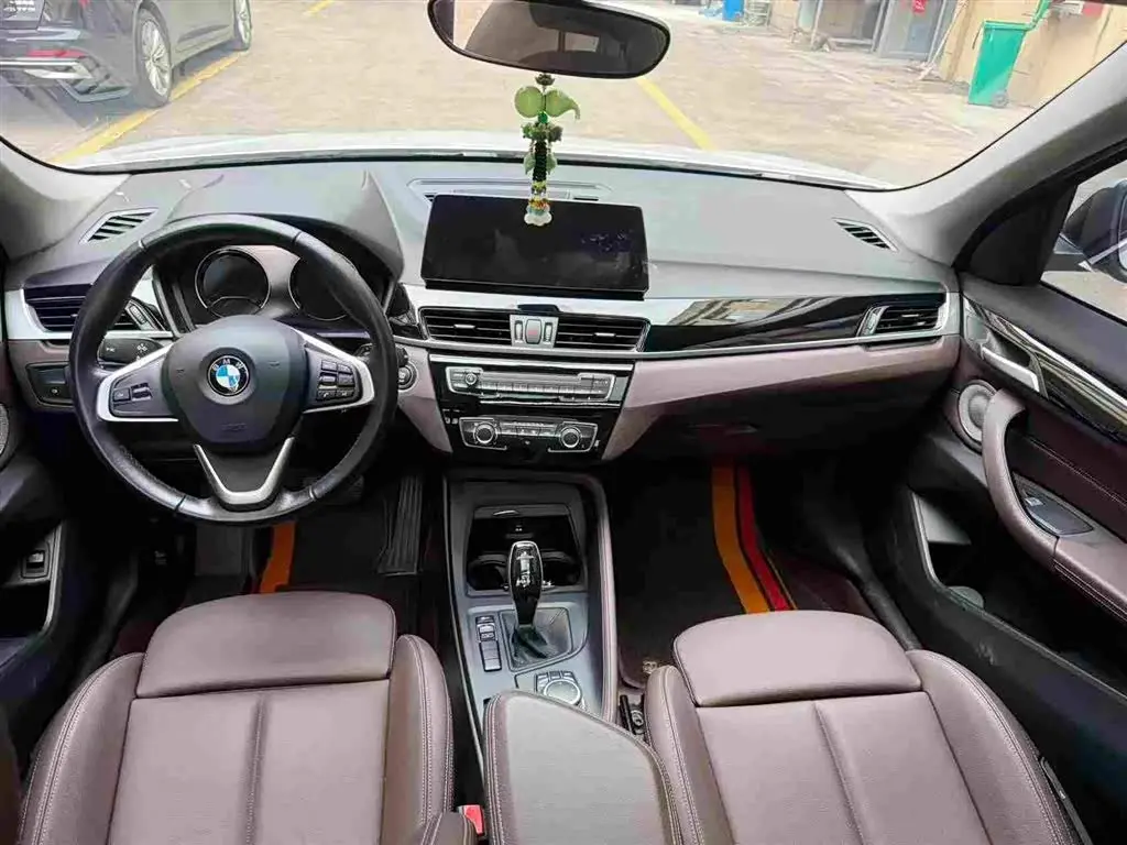 BMW X1 2022 — Photo 7/13