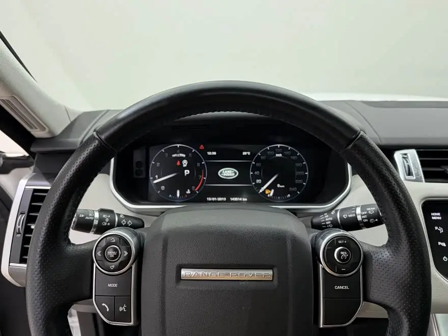 Land Rover Range Rover Sport 2015 — Photo 15/17