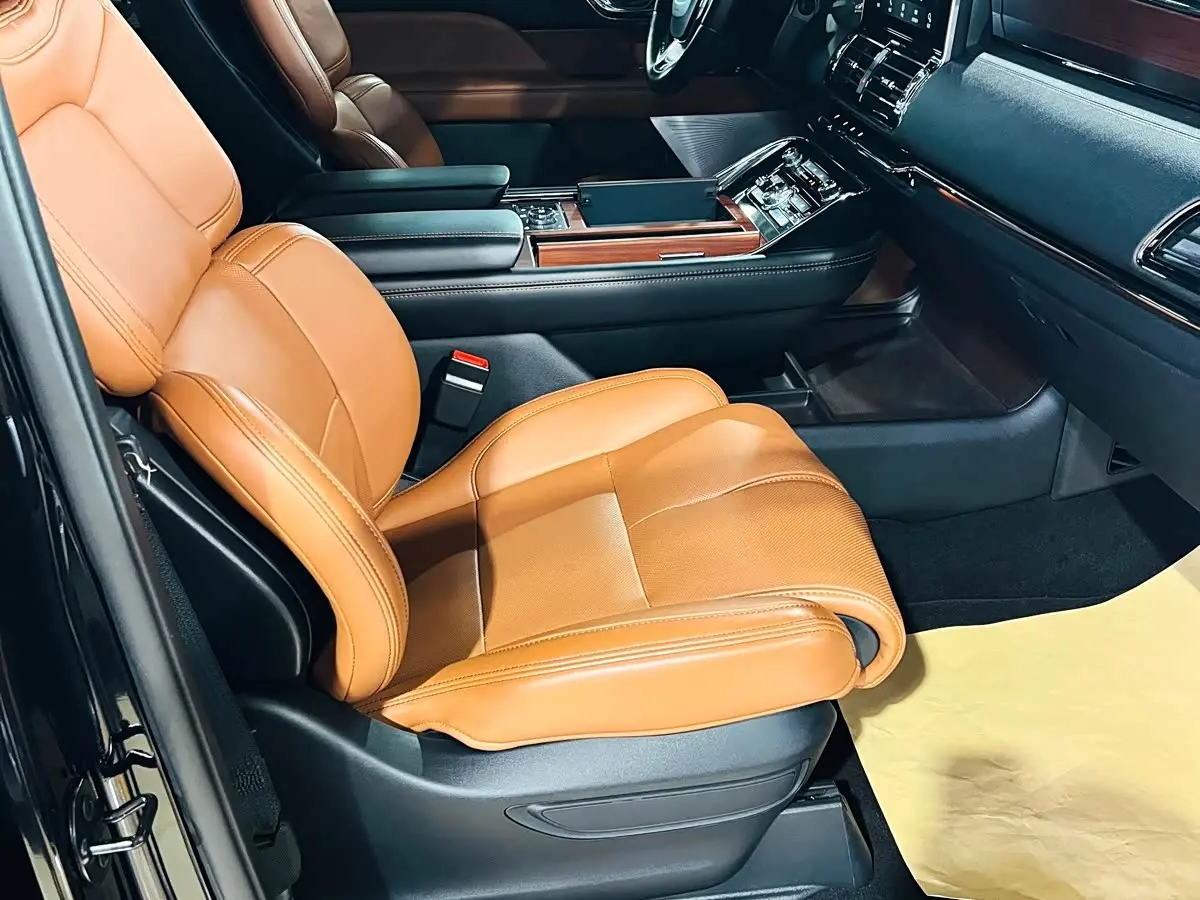 Lincoln Navigator 2021 — Photo 12/18