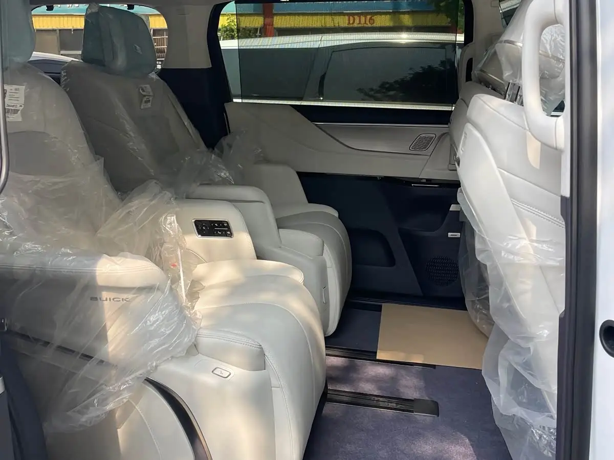 Buick GL8 2025 — Photo 18/19
