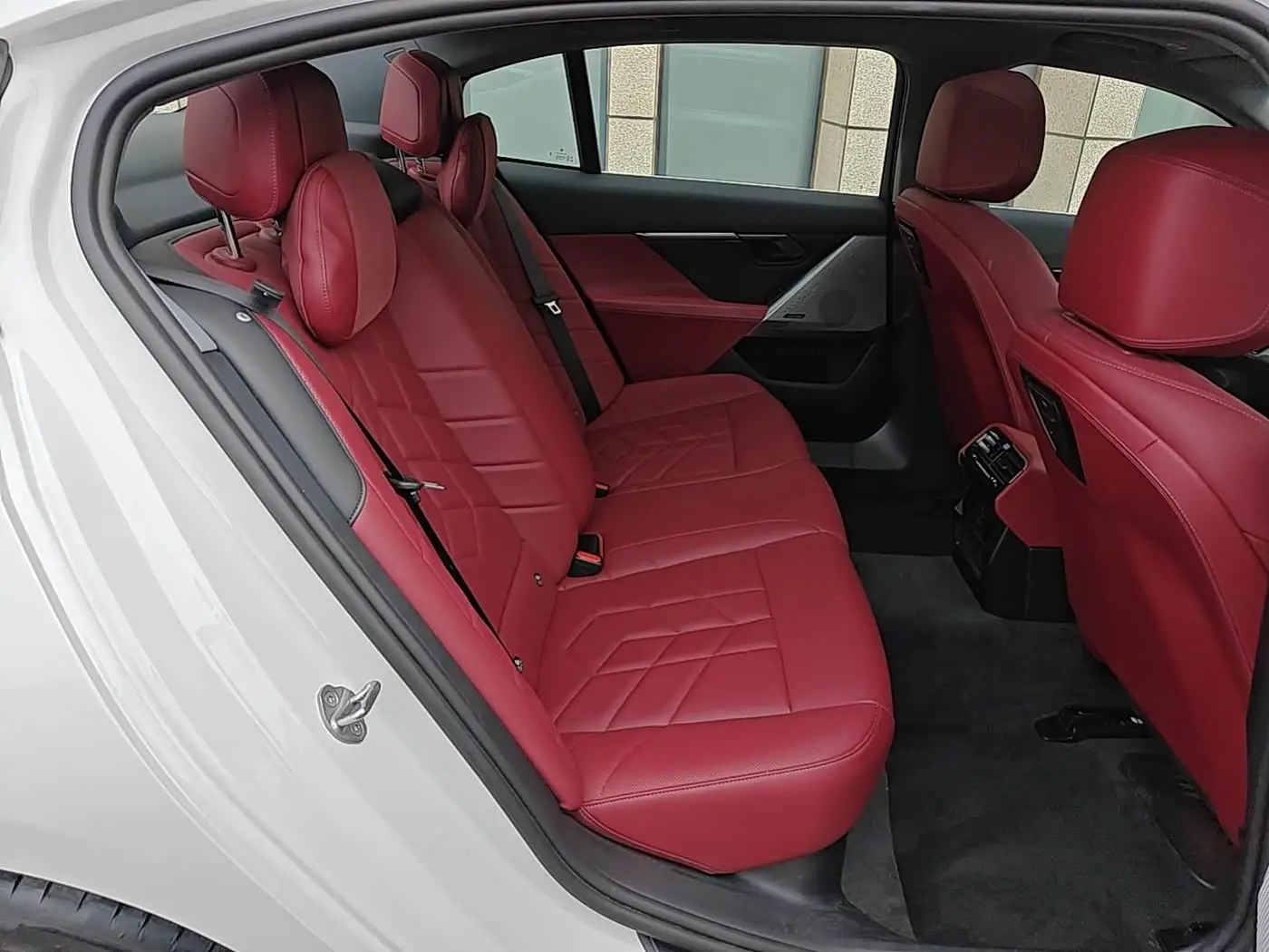 BMW 5 Series 2025 — Photo 14/15