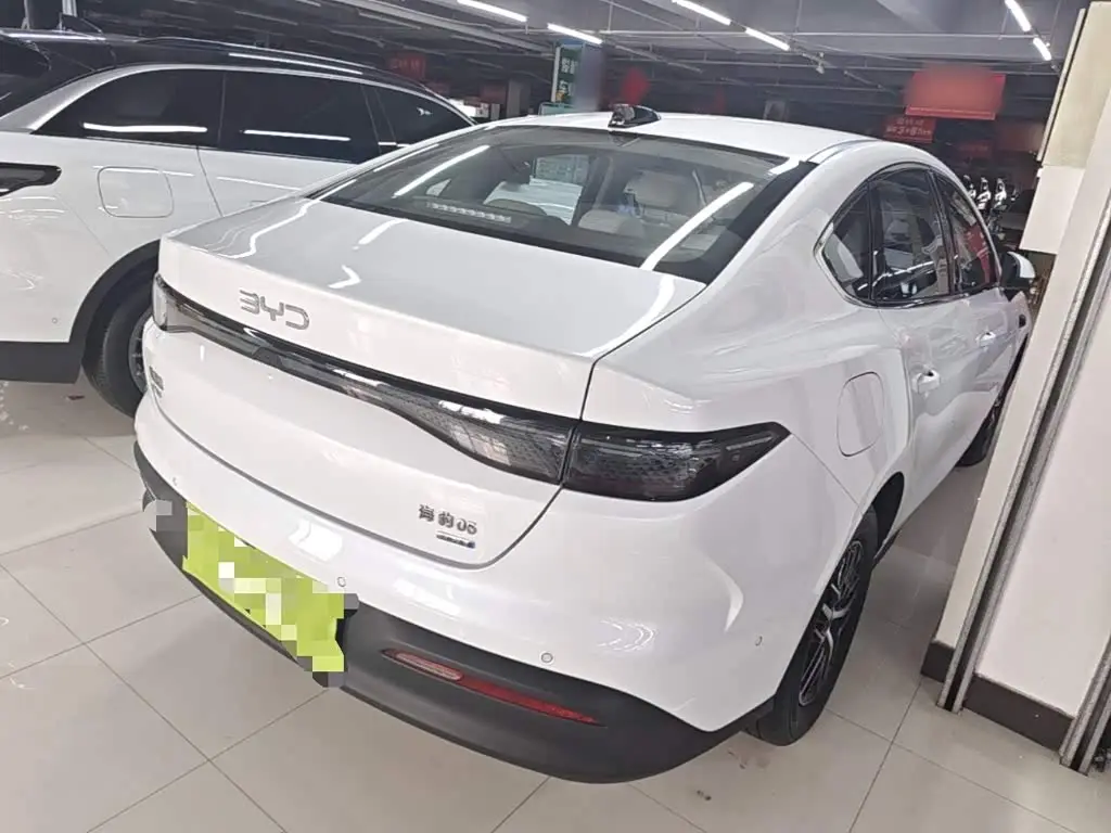 BYD Hai Bao 05 DM-i 2025 — Photo 7/20
