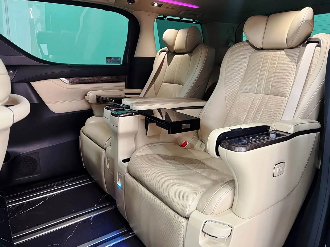 Toyota Vellfire 2022 — Photo 9/17